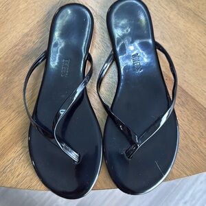 Tikes black patent leather flip-flops size 39